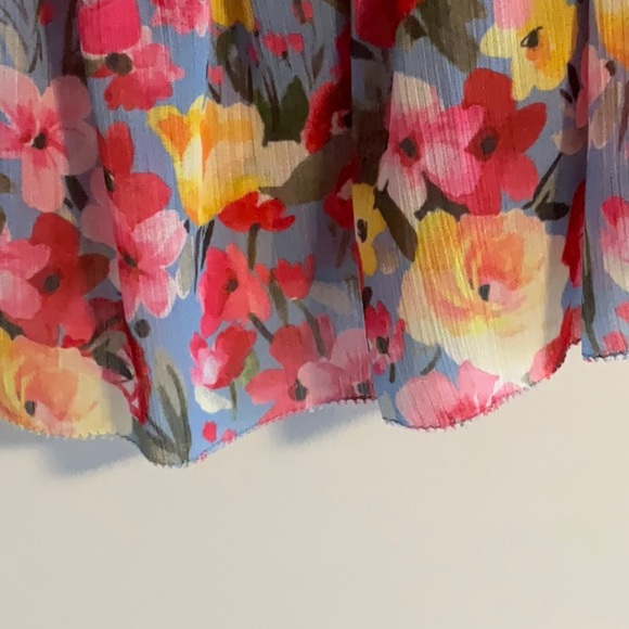 Feminine blouse - Picture 6 of 12